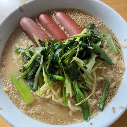 即席以上本物以下の美味しいラーメンできました！！お湯を出しとったスープにすればもっと本物よりになりそうです！